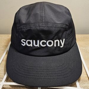 Saucony 7-Panel Outpace Nylon Running Hat.  OSFA - Black and White